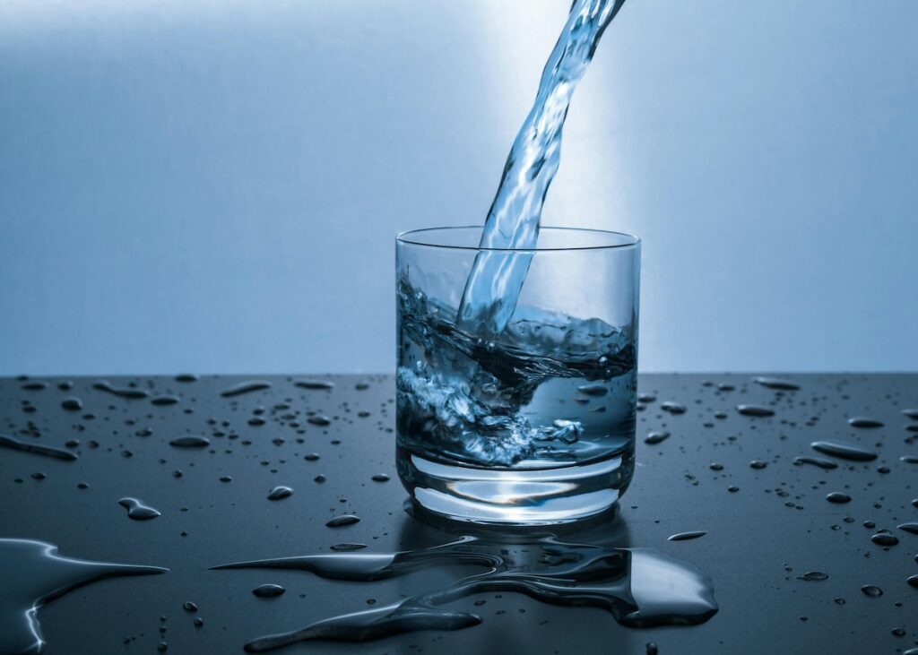 How Filtered Water Enhances Detox Diets